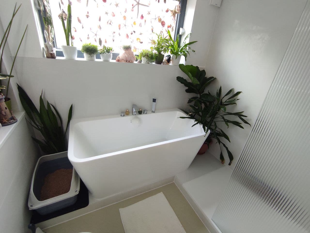 Modern Bathroom with Walk-in Shower & Underfloor Heatin – photo 3