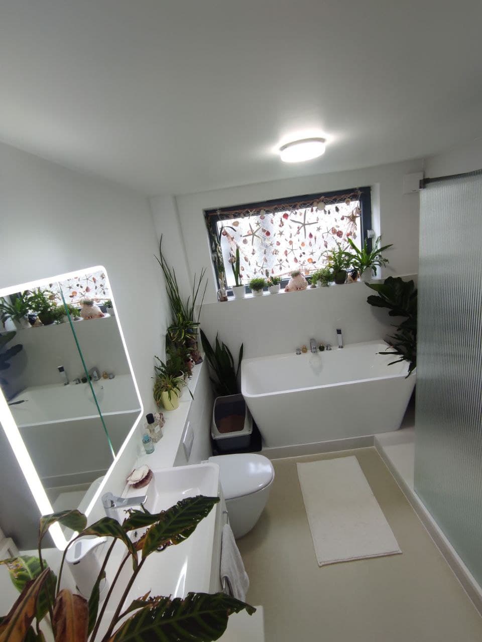 Modern Bathroom with Walk-in Shower & Underfloor Heatin – photo 6